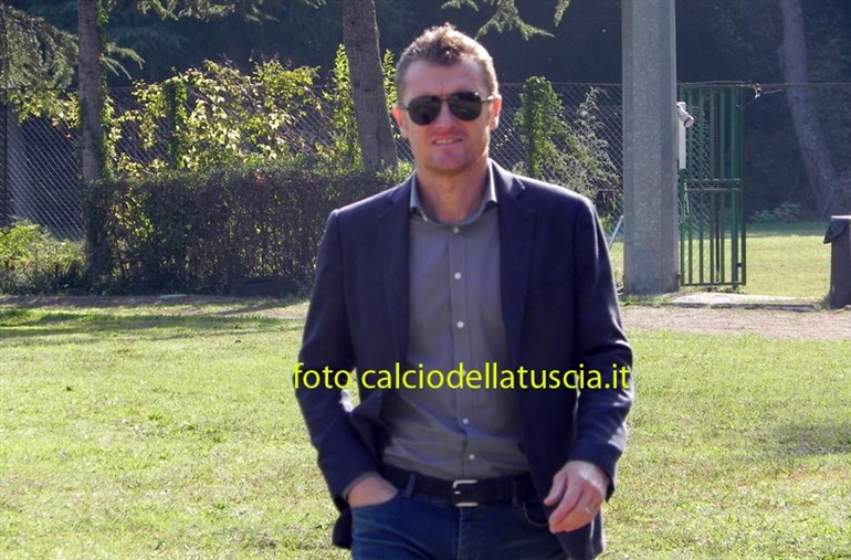 Clamoroso, mister Daniele Fracassa saluta la Csl Soccer: 